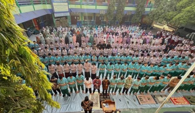 'Solusi dari Langit': Warga Indonesia Salat Mohon Hujan di Tengah Kebakaran Lahan